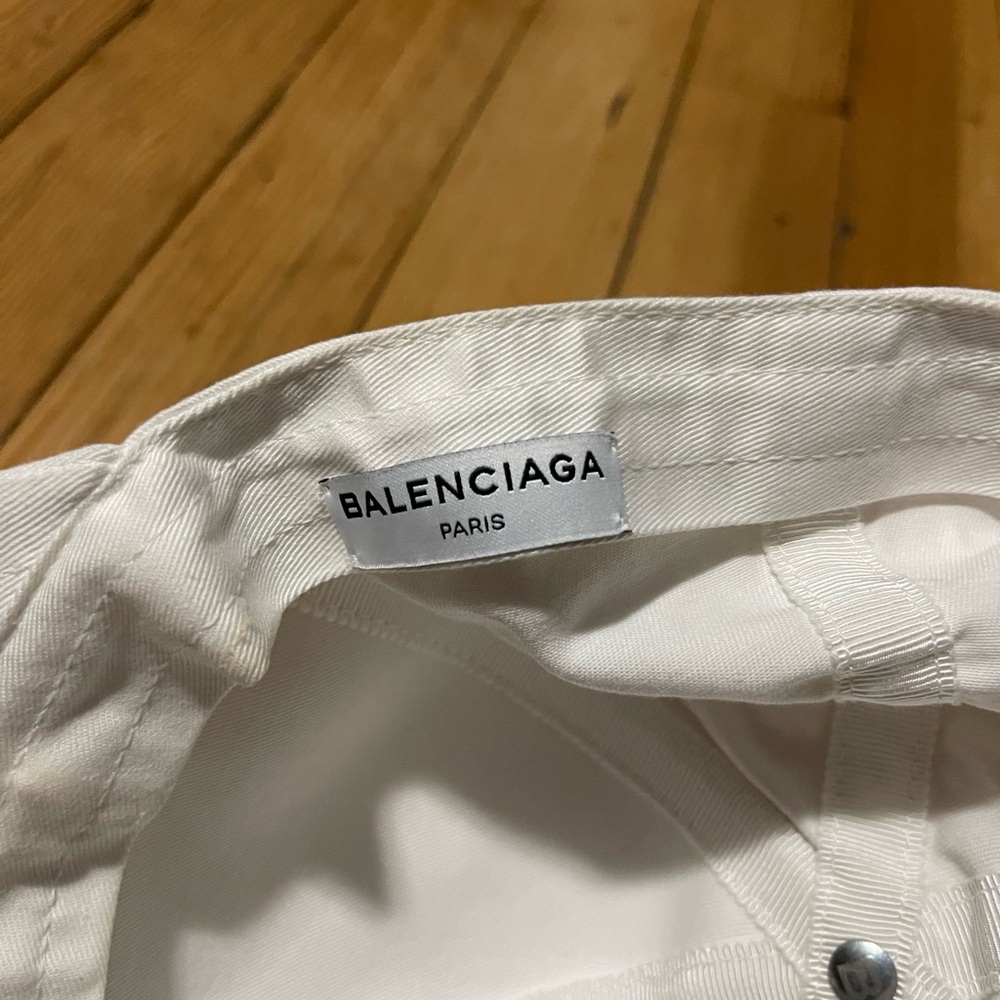 Balenciaga White Cap - Picture 2 of 5